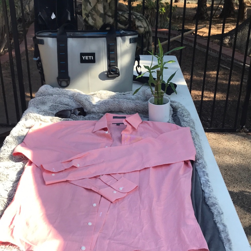 🦈🦈 like New  coral Dress Shirt 🦈🦈